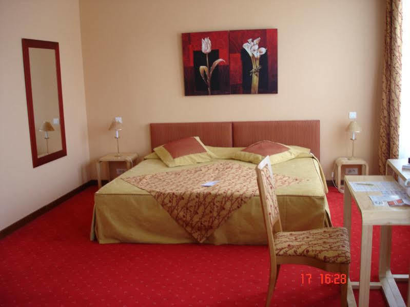 Brit Hotel Essentiel Pontivy Robic 외부 사진